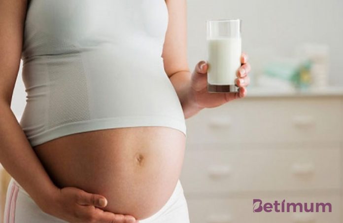 Có dấu hiệu có sữa non mẹ bầu nên làm gì